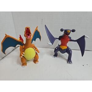 WCT Wicked Cool Toys Nintendo Pokémon Battle Feature Charizard Garchomp